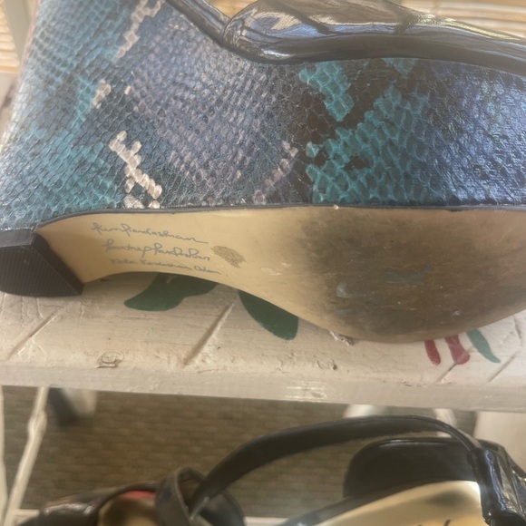 Kardashian Kollection ‘Paparazzi’ black patent/blue snakeskin platforms, size 7 - Picture 5 of 5